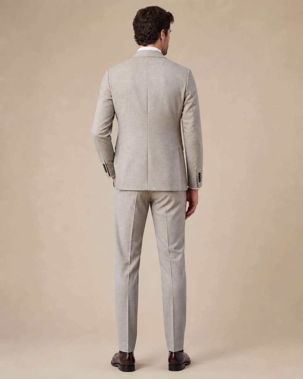 Ludvigsen / Ravn Suit — Dark Sand alt